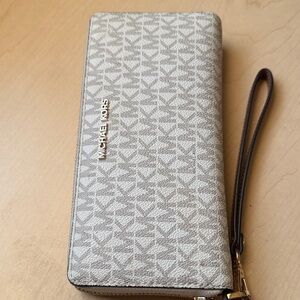 Michael Kors Light Beige Patterned Wristlet